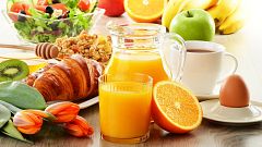 ¿Por qué nos perjudica más el azúcar de la fruta cuando la exprimimos en un zumo?