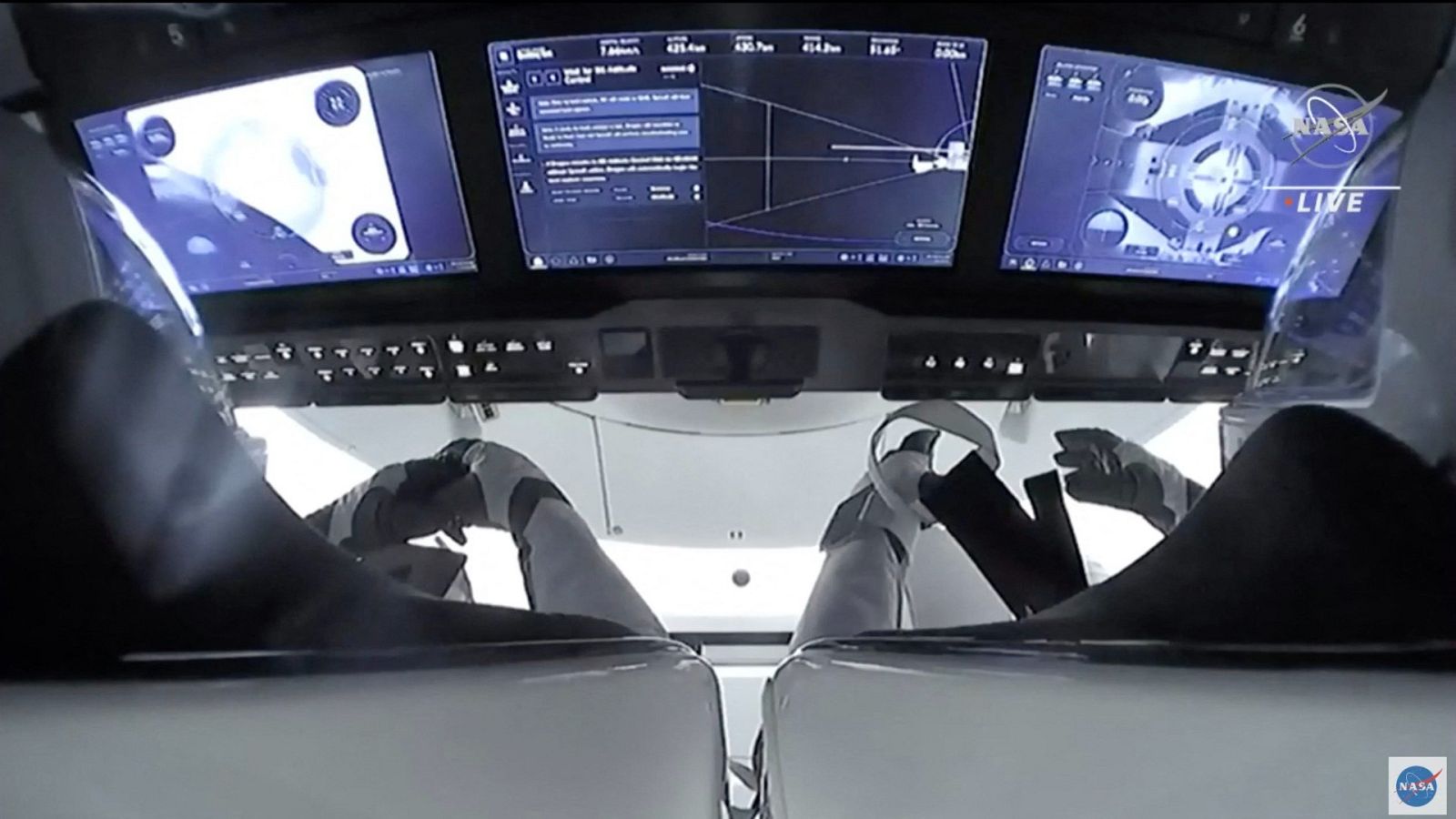 La nave tripulada Endurance llega sin contratiempos a la Estación Espacial Internacional