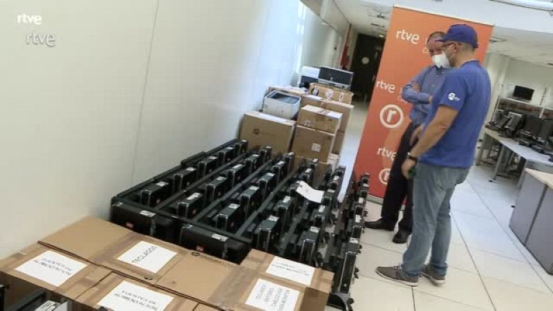 RTVE dona 150 ordenadores a ni�os sin recursos para que sigan las clases desde casa