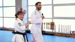 Sandra Sánchez, campeona olímpica y del Mundo, da una clase de katas a Dani Rovira