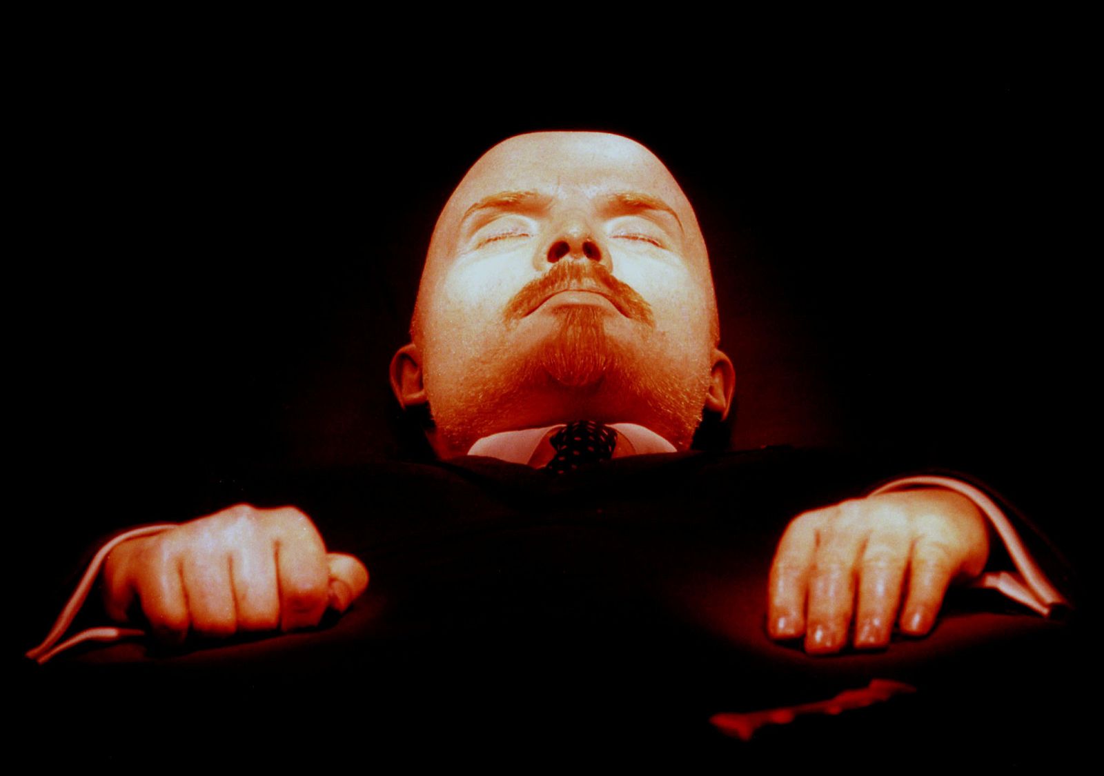 THE BODY OF BOLSHEVIK LEADER LENIN LIES IN THE MAUSOLEUM.