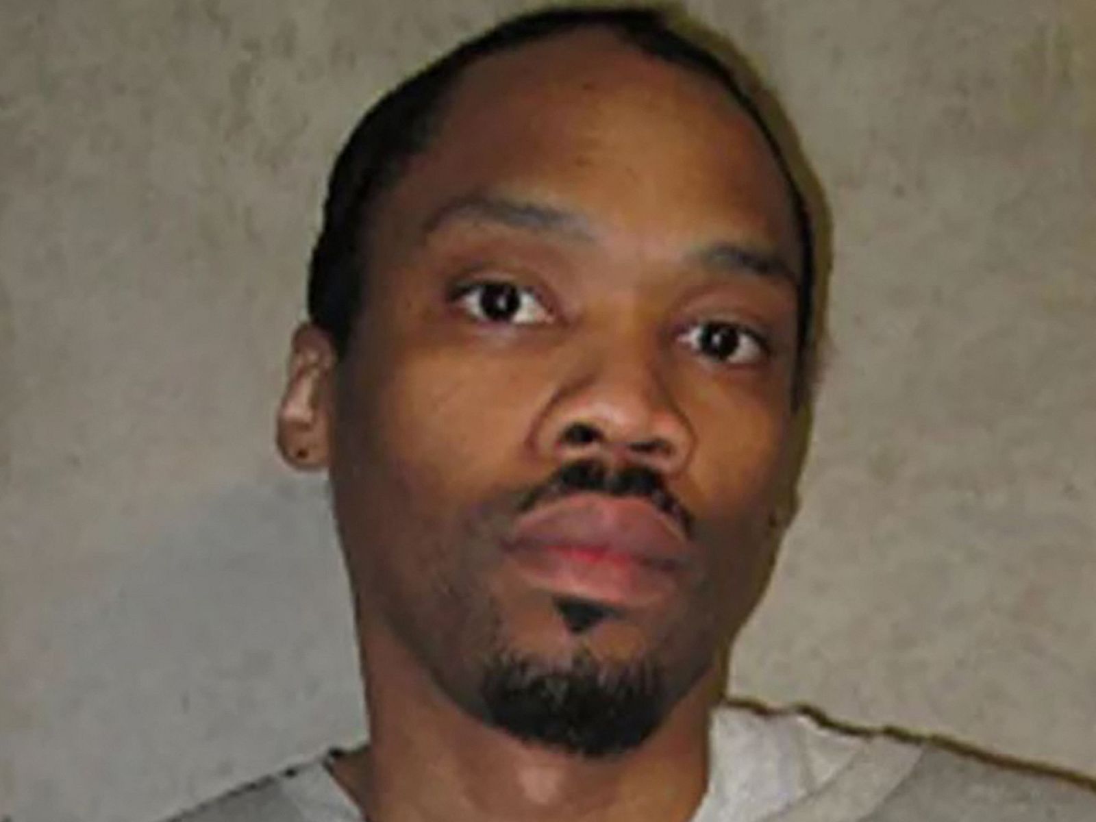 Julius Jones, el reo de EE.UU. que se ha librado de la inyección letal gracias al apoyo de famosos