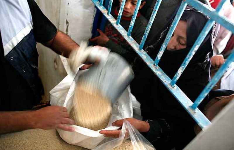 Israel restringe los pasos fronterizos de Gaza y sólo permite la entrada de escasa ayuda humanitaria