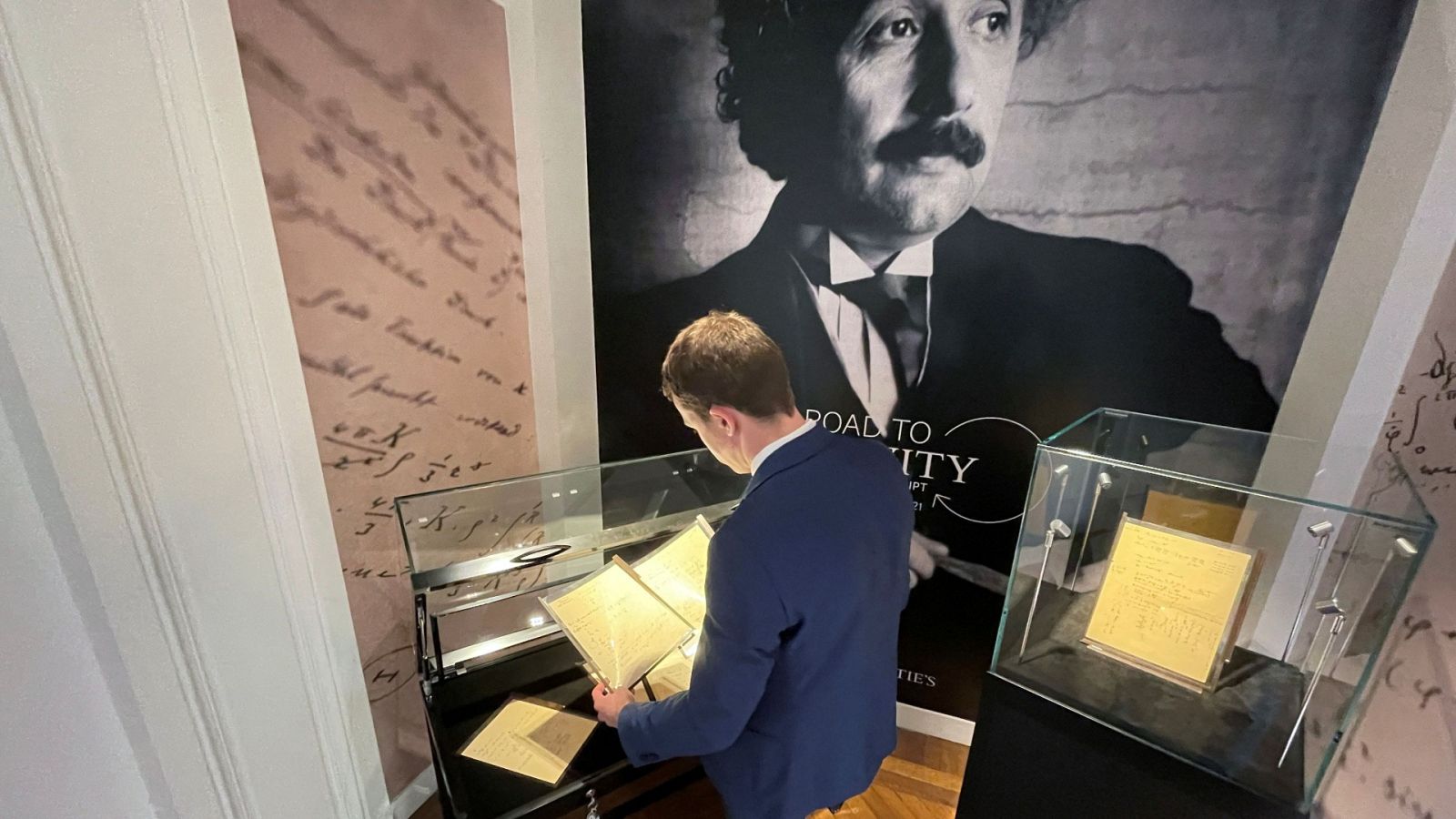 Las casas Christie's y Aguttes realizan la subasta del manuscrito más caro de Eisntein