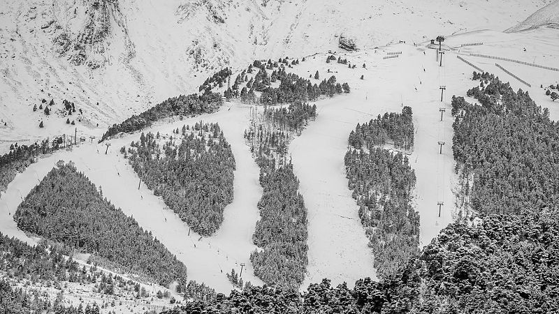 La neu cobreix el Pirineu, el Prepirineu i els Ports 
