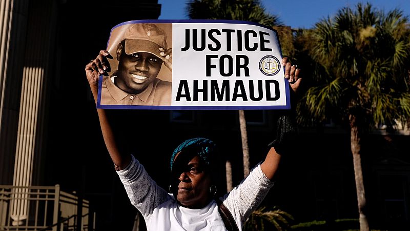 Declaran culpables a tres hombres blancos por matar al afroamericano Ahmaud Arbery mientras hacía deporte