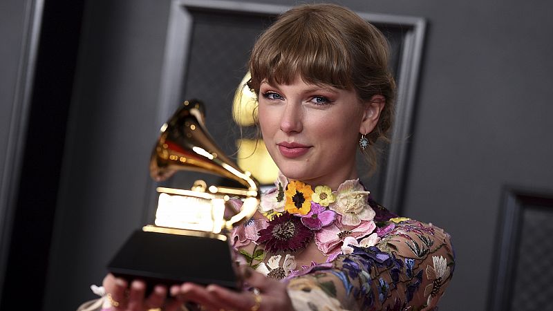El motivo por el que Taylor Swift y Kanye West fueron nominados a los Grammy 2022 en el último momento