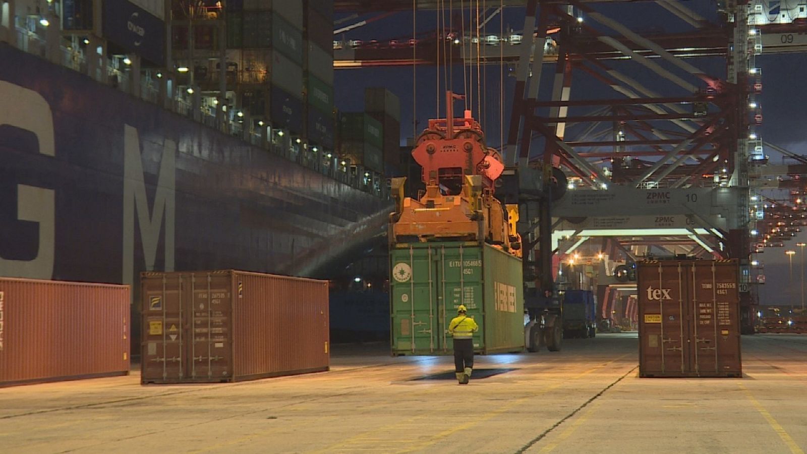 El mundo es una gran fábrica y los países son talleres conectados por grandes buques contenedores