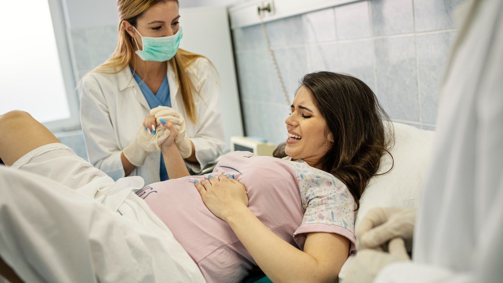 Una mujer durante el parto