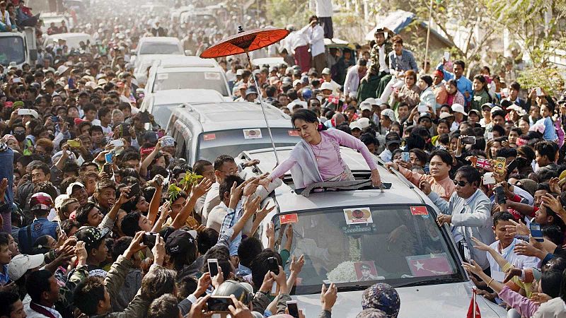 La opositora birmana Suu Kyi, condenada a dos años de cárcel en la primera sentencia desde el golpe de estado