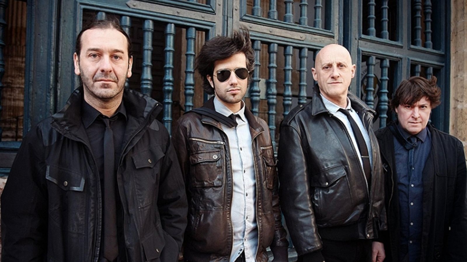 Ilegales con Alejandro Espina como bajista