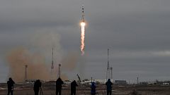 Rusia lanza a un multimillonario japonés a la Estación Espacial Internacional, el primer turista en 12 años