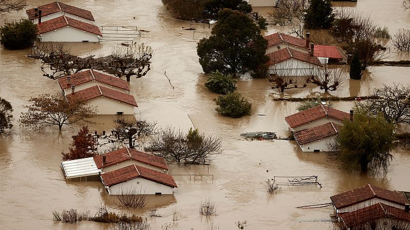 Las intensas lluvias provocan inundaciones en el norte y desbordamientos en el río Arga