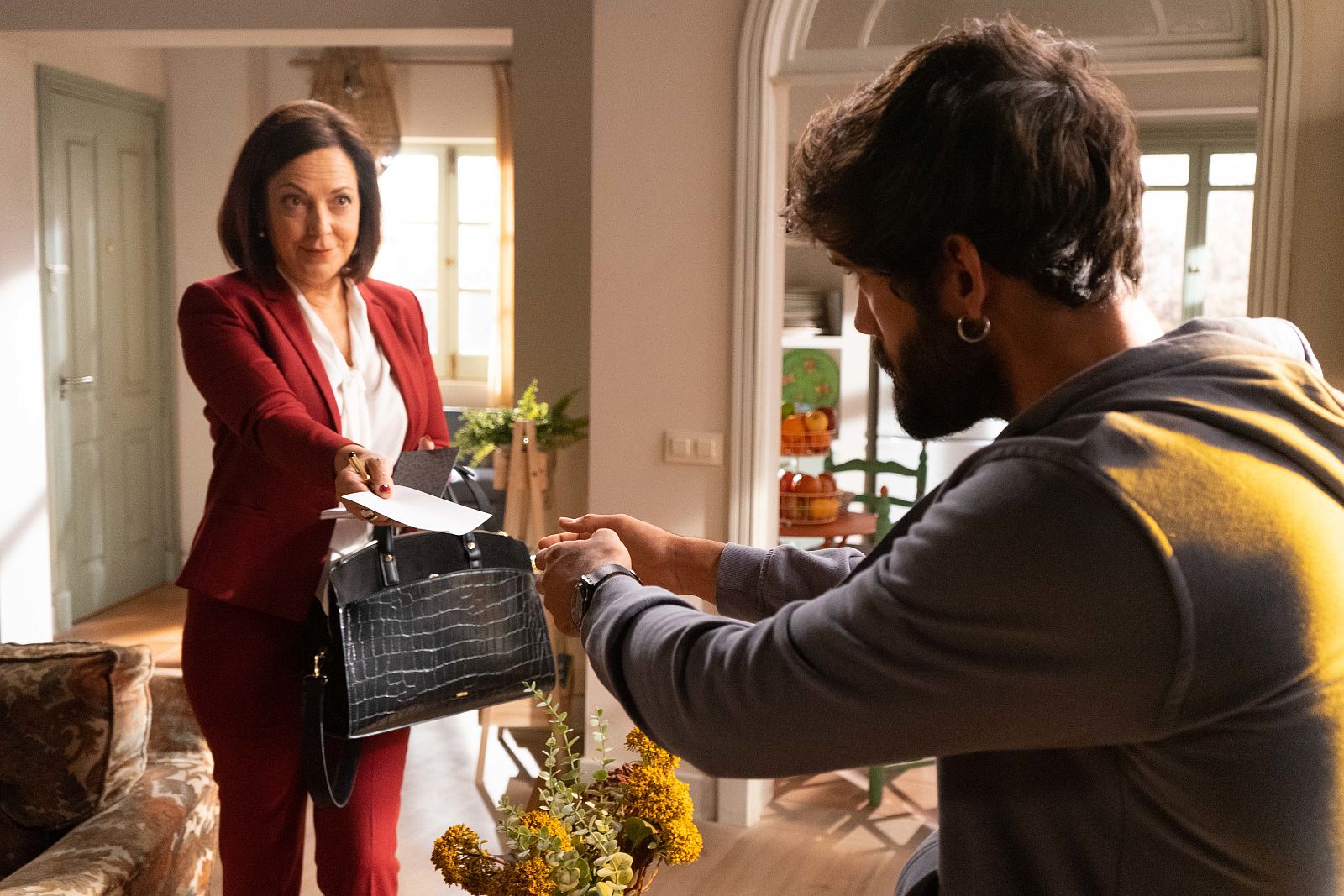 Dos Vidas: Tirso traspasa el hotel a Diana