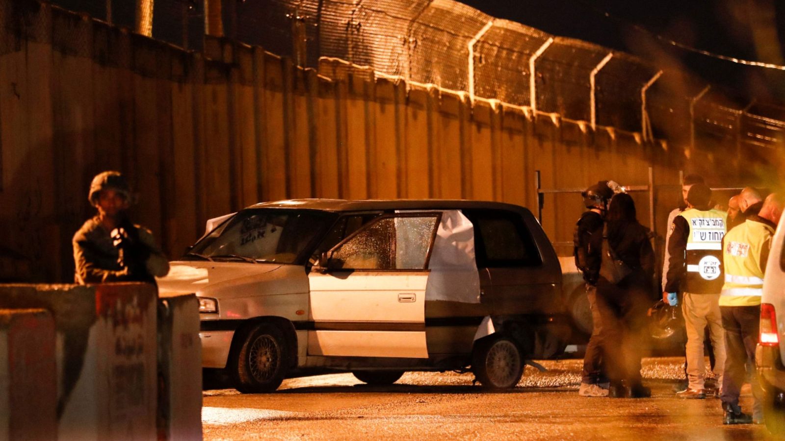 Un israelí muerto y dos heridos en un ataque con arma de fuego en Cisjordania