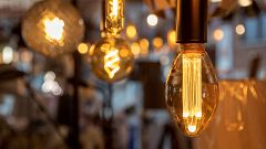 La luz marcará este jueves otro máximo histórico con 383,67 euros el MWh