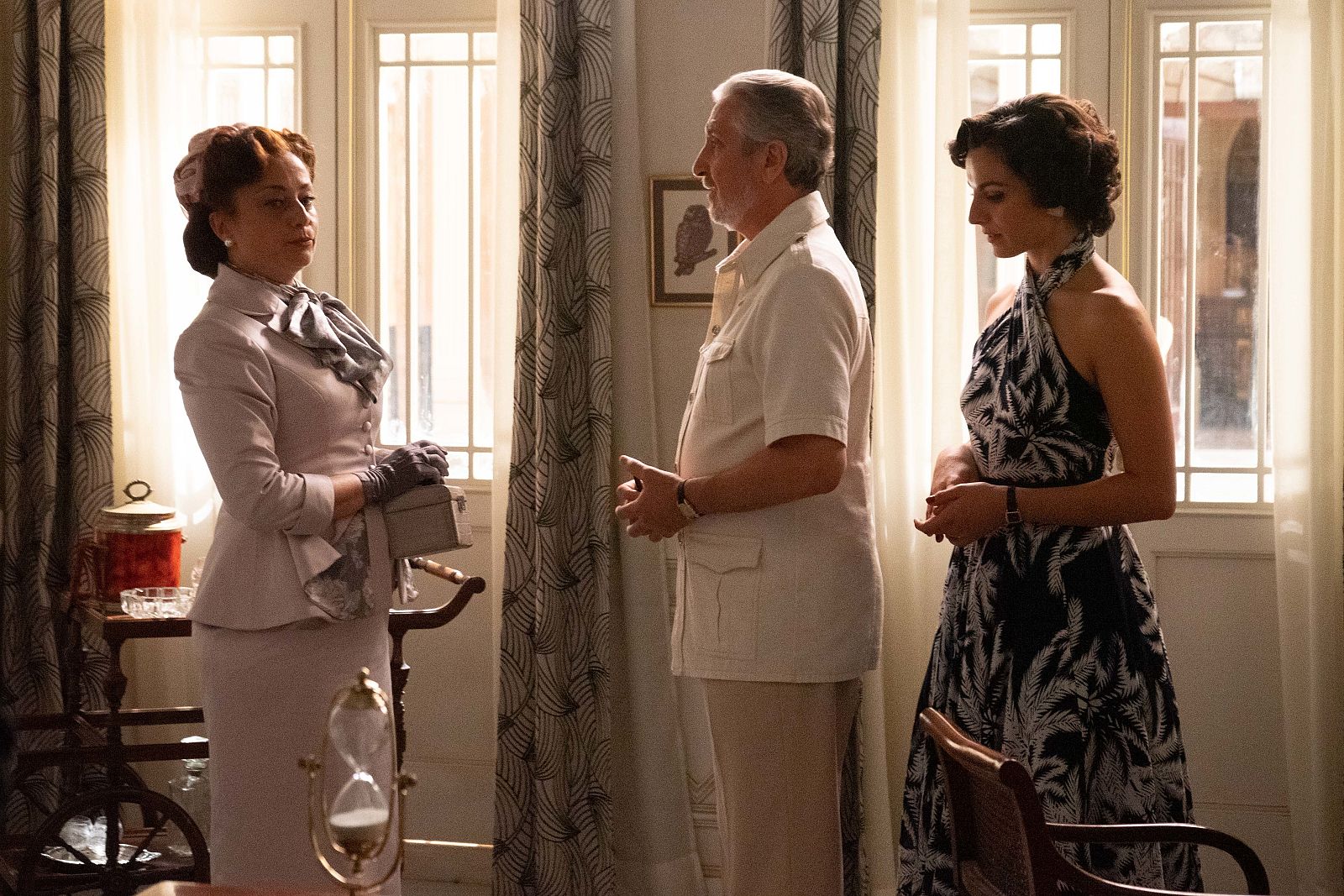 Dos Vidas: Dolores llega a la colonia