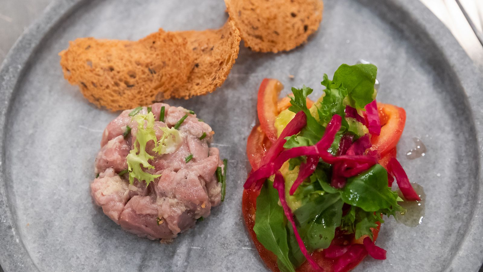 Receta de tartar de atún con lombarda encurtida de Gonzalo
