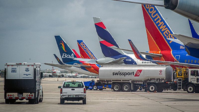 La variante Ómicron frena la actividad aérea en Navidad con más de 8.000 vuelos cancelados en el mundo