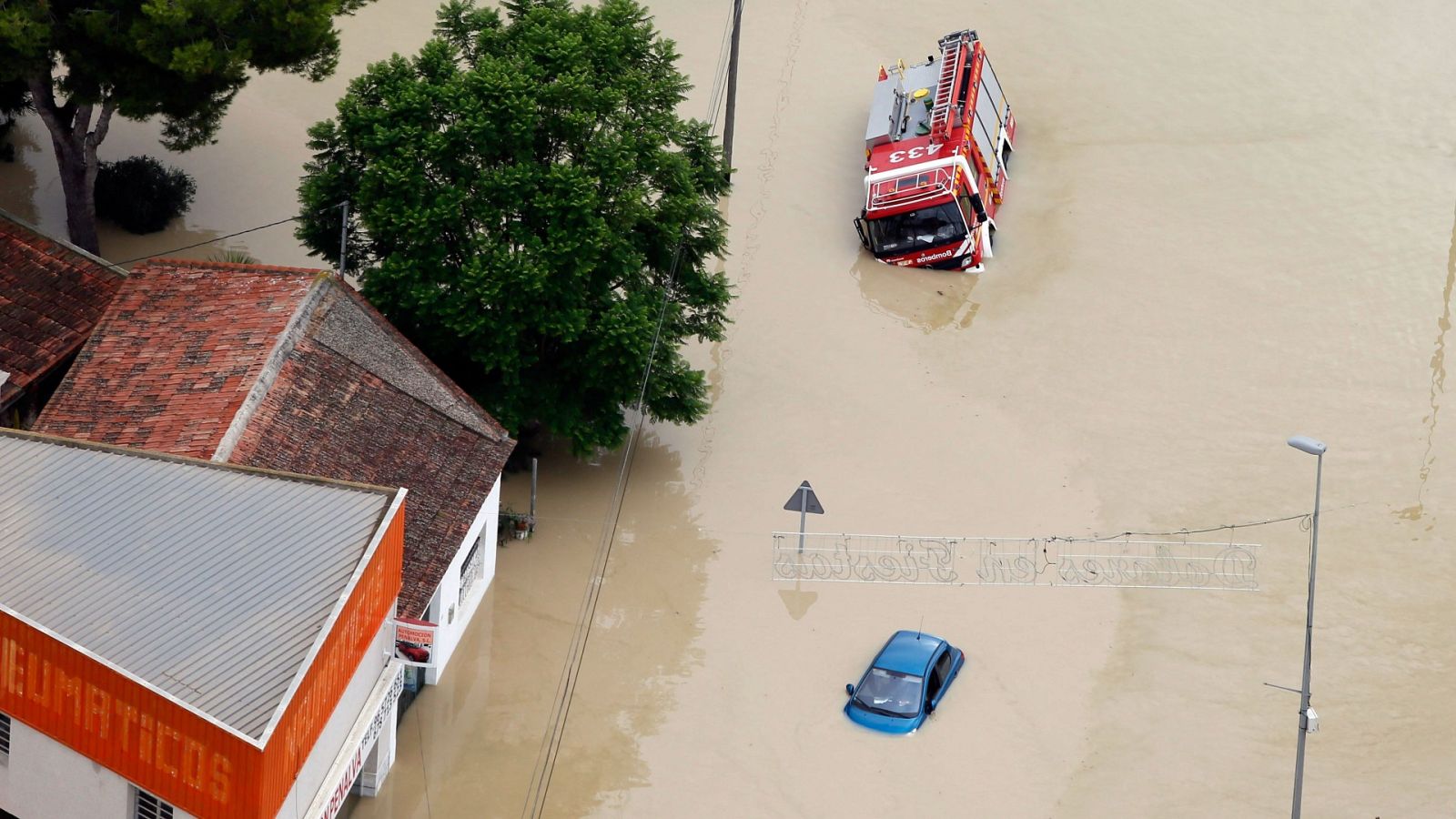 La ciudad de Dolores (Alicante) inundada a causa del desbordamiento del río Segura