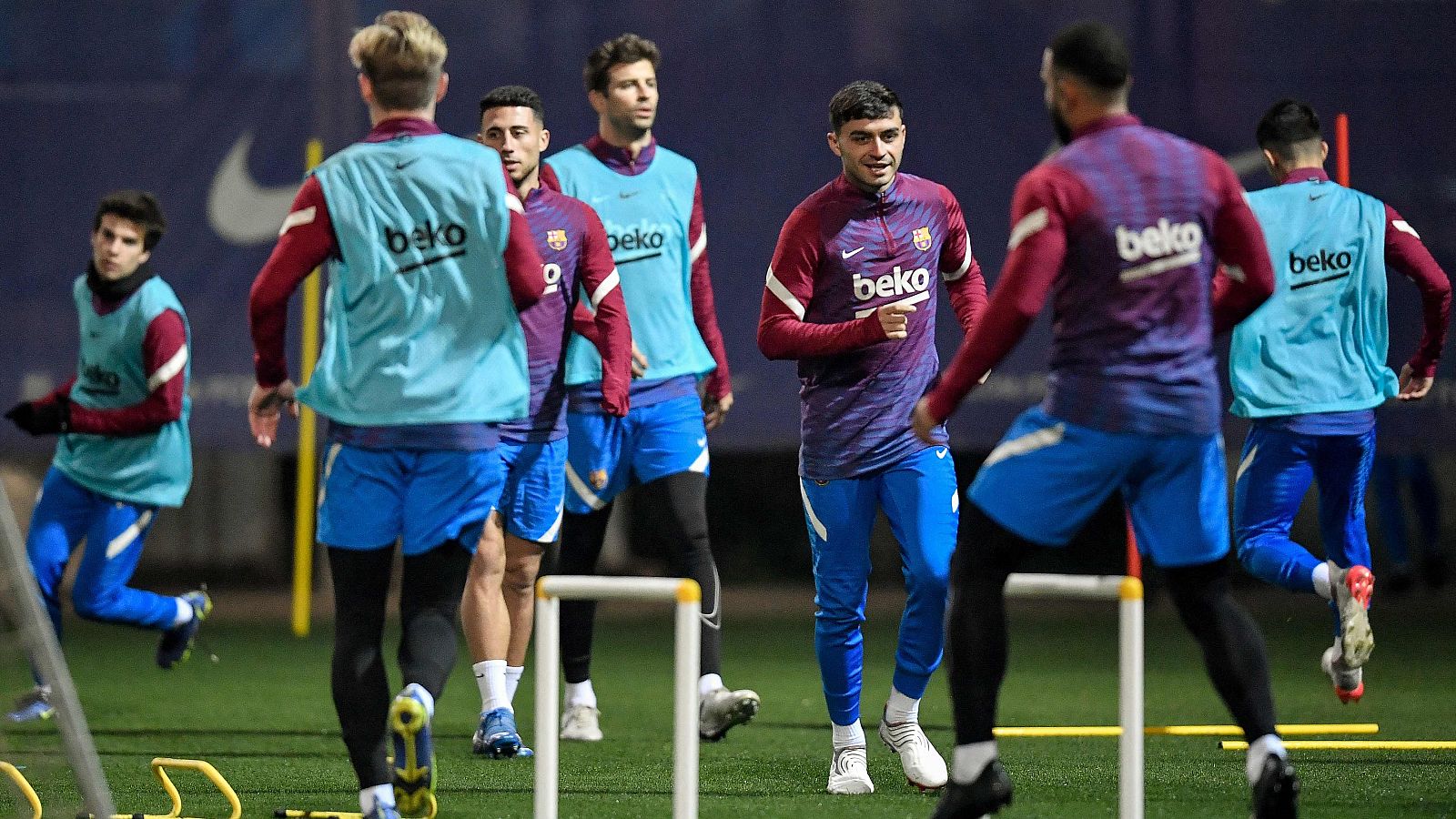 Pedri es uno de los jugadores que vuelven a los entrenamientos