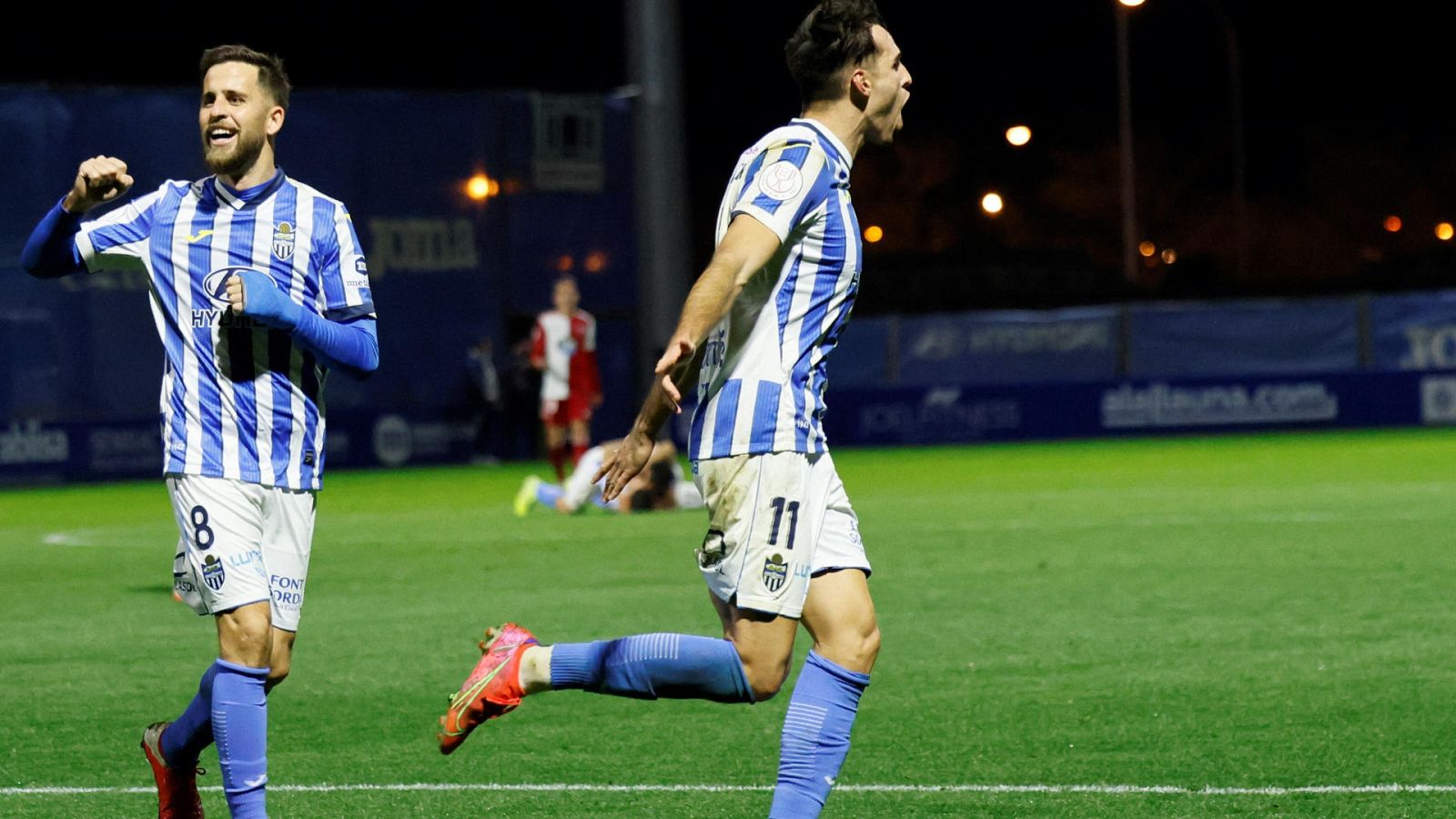 Los jugadores del Atlético Baleares celebran un gol ante Celta