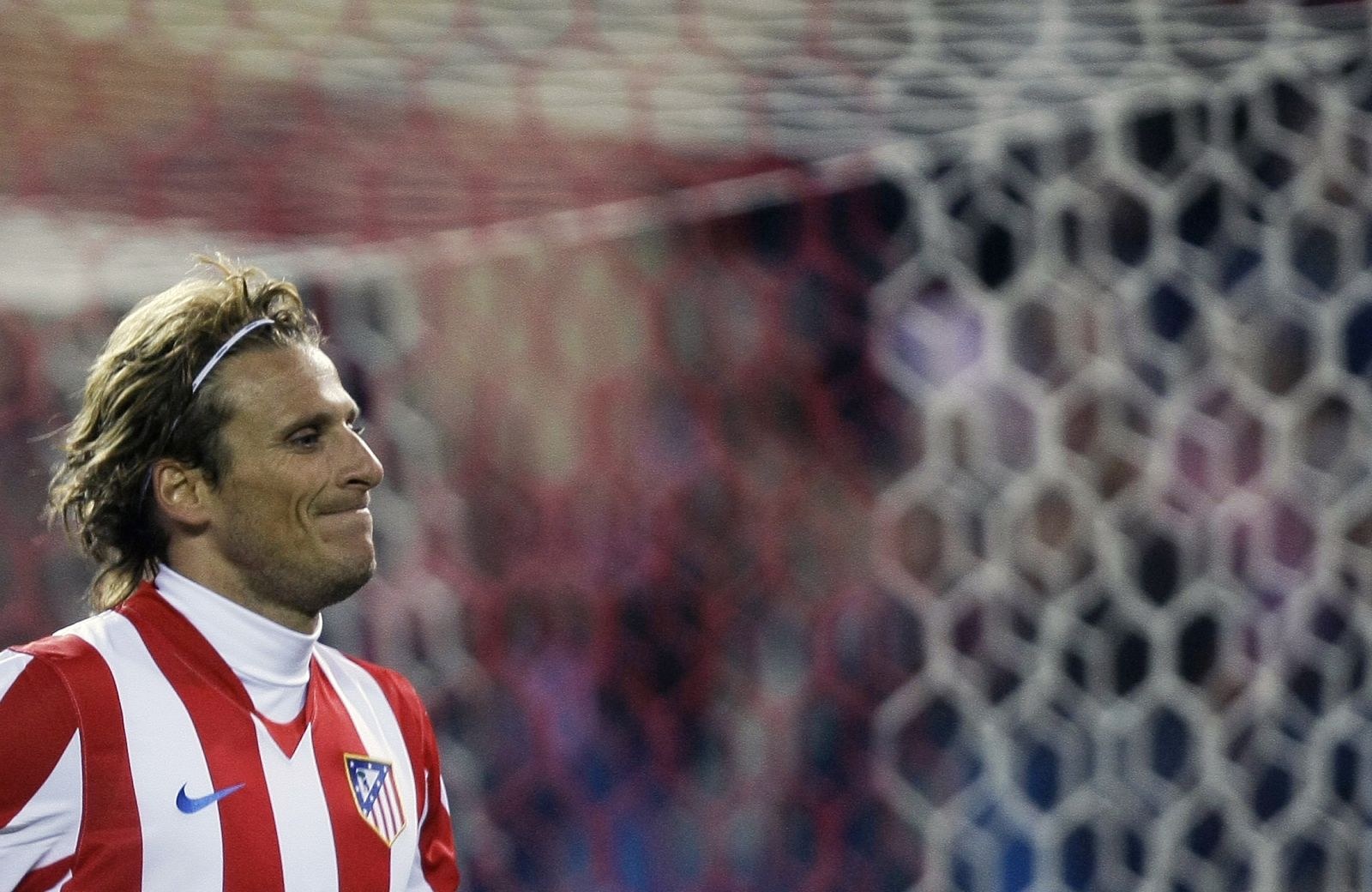 Diego Forlán, durant el partido del Atlético frente al Athletic de Bilbao
