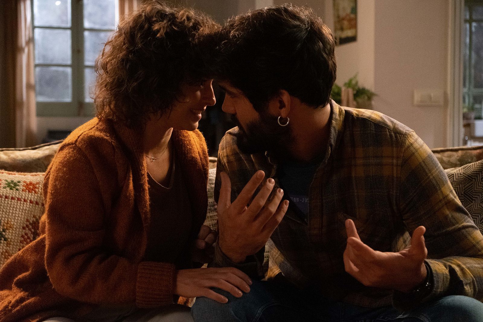 Dos Vidas: Elena y Tirso se besan por primera vez