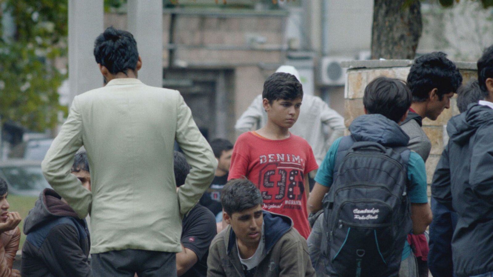 Chicos que abandonan sus países en guerra en busca de un futuro mejor en Europa