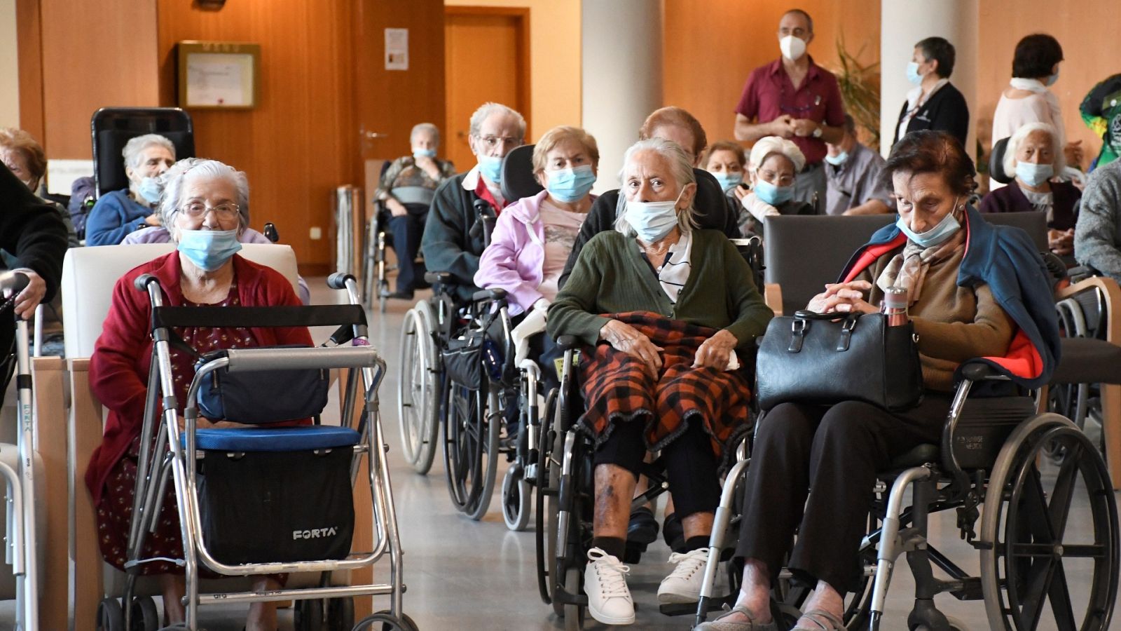 España necesita 75.000 plazas residenciales más para cumplir con el criterio de OMS