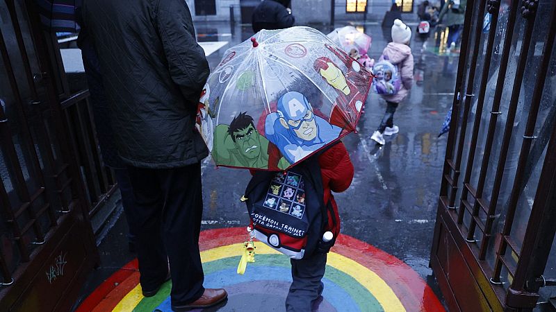 La 'vuelta al cole' comienza con normalidad en toda España pero con miles de profesores de baja por la COVID-19
