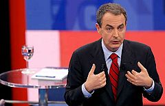 Zapatero pide ayuda para salir de la crisis: "El Gobierno no puede hacerlo solo"