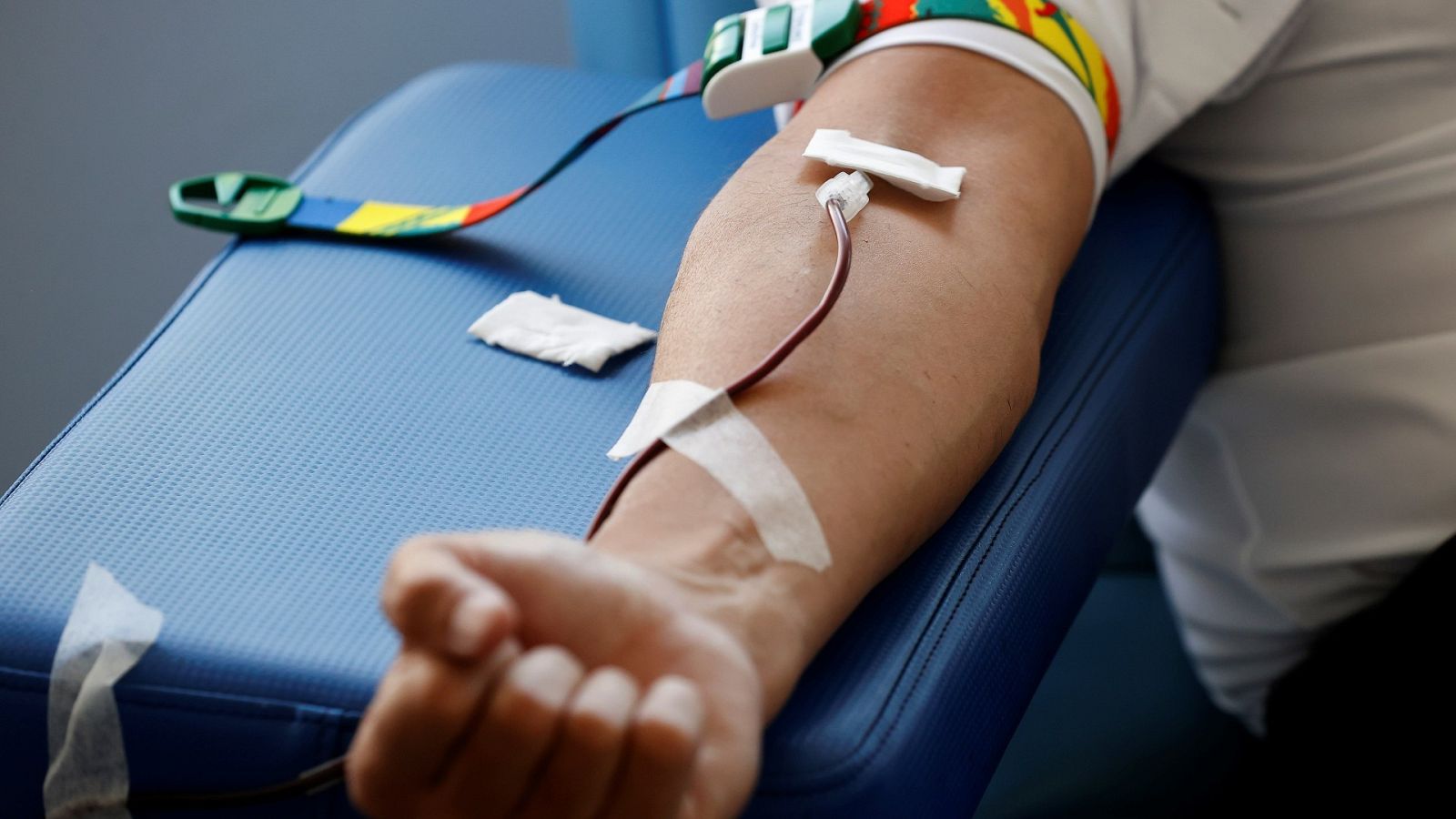 Francia retirará los requisitos para que los homosexuales donen sangre