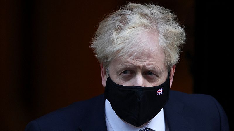 Johnson pide perdón por la fiesta en Downing Street en pleno confinamiento pero dice que era "un evento de trabajo"