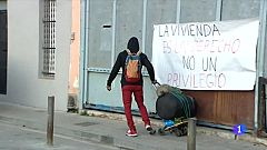 Els Mossos desallotgen la nau ocupada del carrer Progrés de Badalona