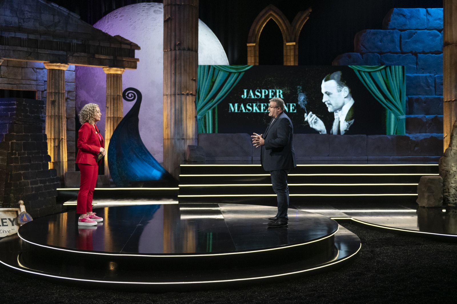 Javier Traité habla del mago Jasper Maskelyne en "El condensador de fluzo"