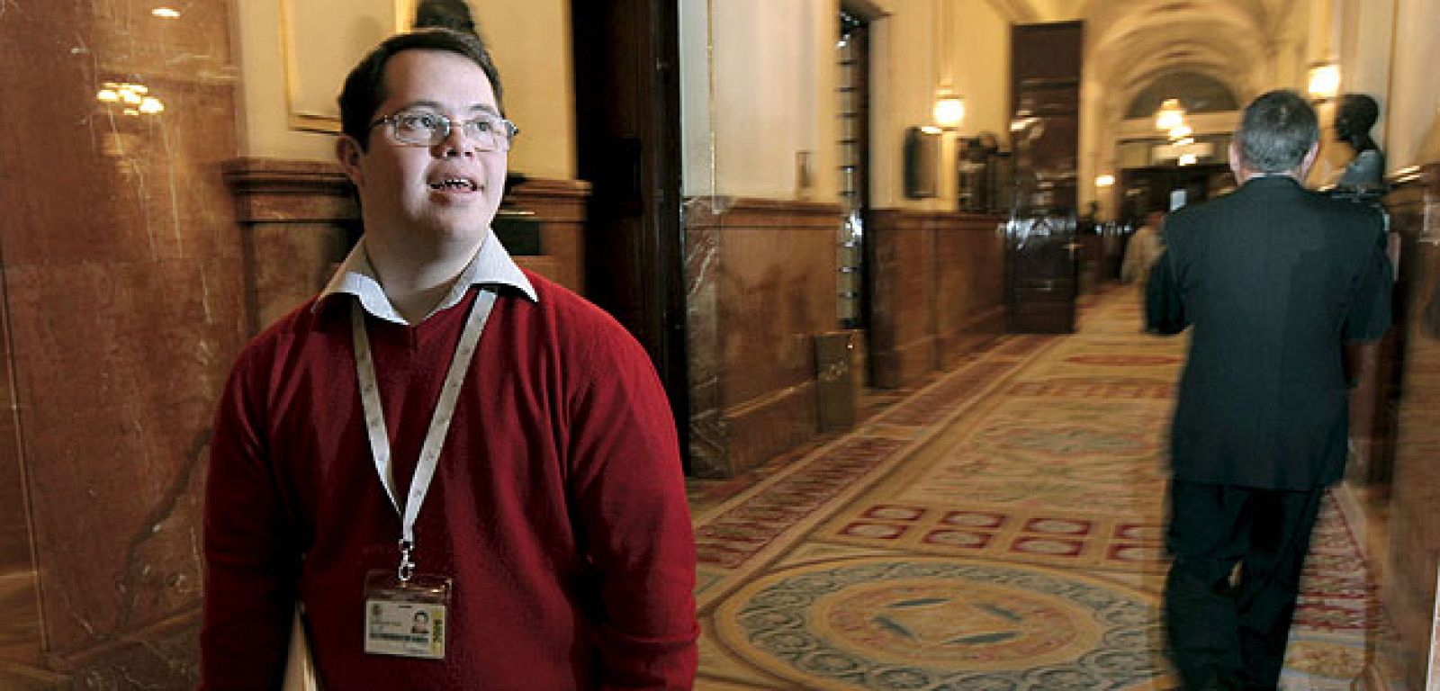 Javier Dorronsoro, de 21 años, el joven de síndrome de down que trabaja en el Congreso