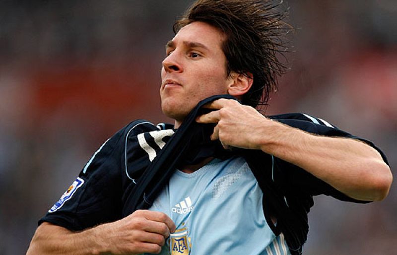 Maradona convoca a Messi ante Francia