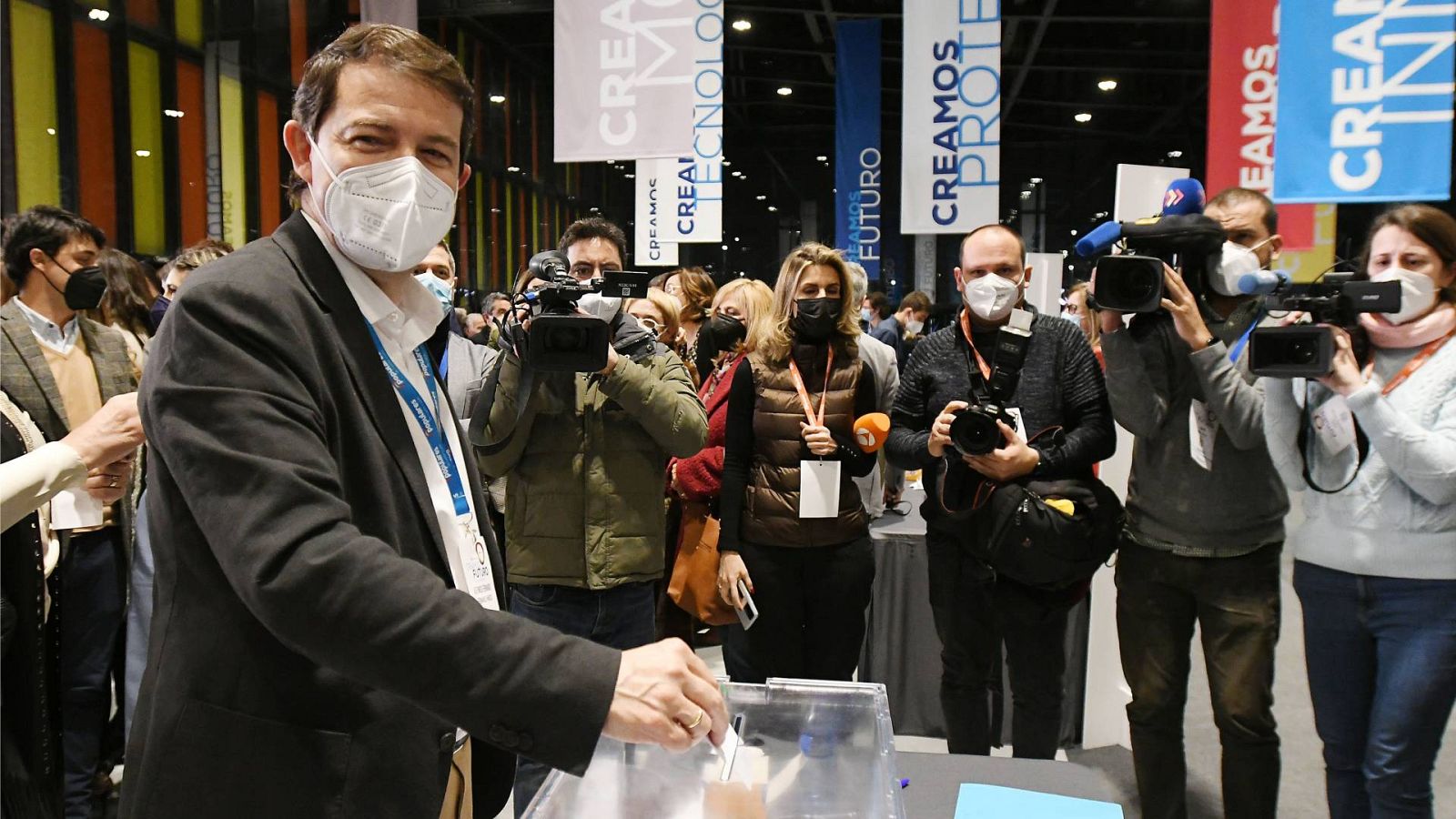 El presidente de la Junta de Castilla y León, Alfonso Fernández Mañueco, durante el XIV Congreso del partido celebrado en León.