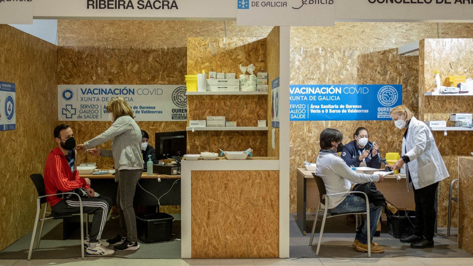 Vacuna contra el coronavirus en el recinto ferial de Expourense en Ourense