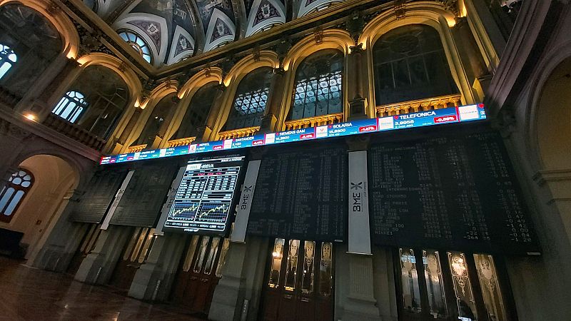 Ucrania y el recelo a una subida de los tipos de interés provocan el peor día en año y medio en las bolsas europeas