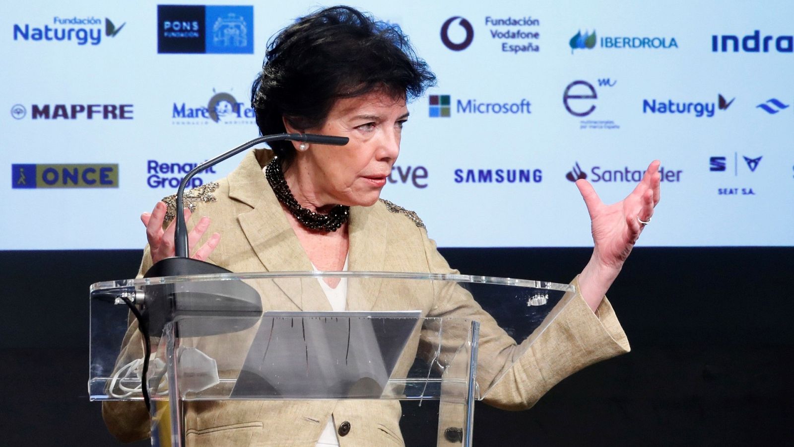 La exministra de Educación, Isabel Celaá, durante un acto en la Casa América de Madrid