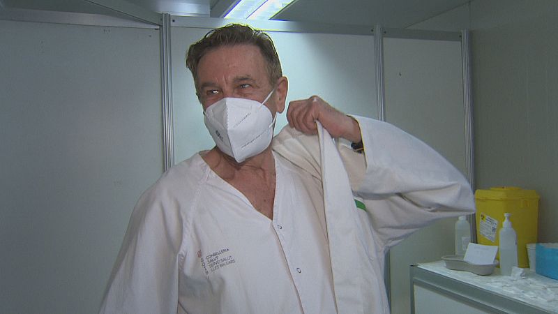 Els sanitaris jubilats tornen a la feina per reforçar la vacunació