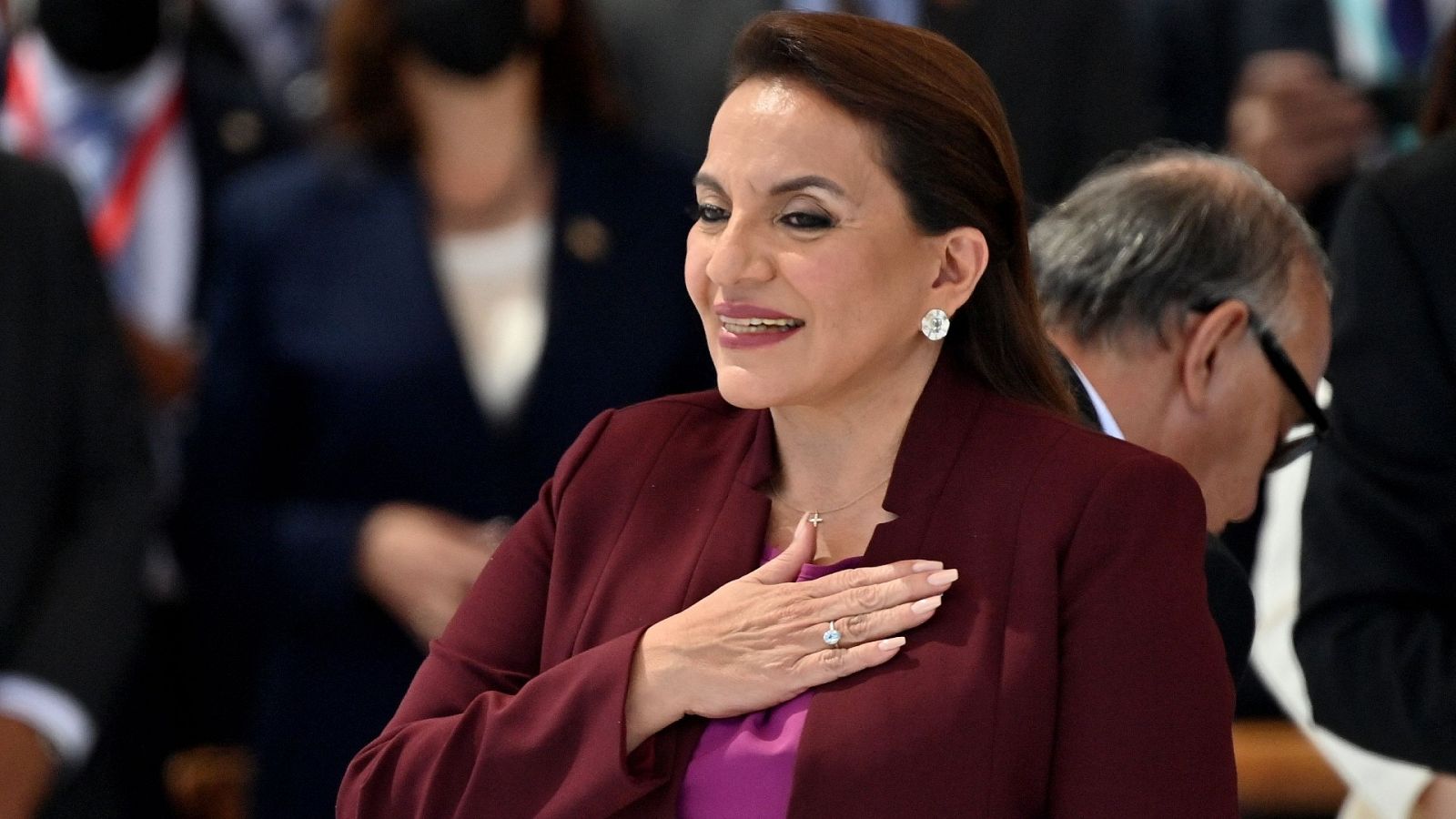 Xiomara Castro jura en una ceremonia en el Estadio Nacional de Tegucigalpa