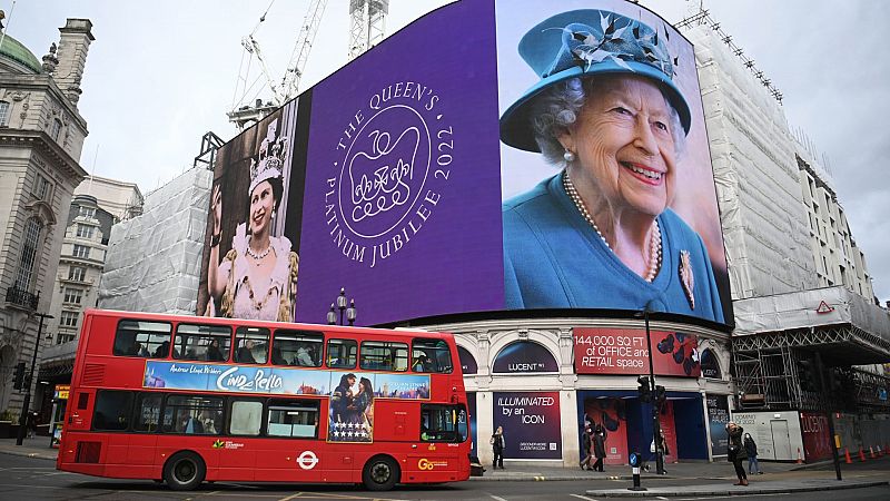 Londres: taxis celebran los 70 años de reinado de Isabel II