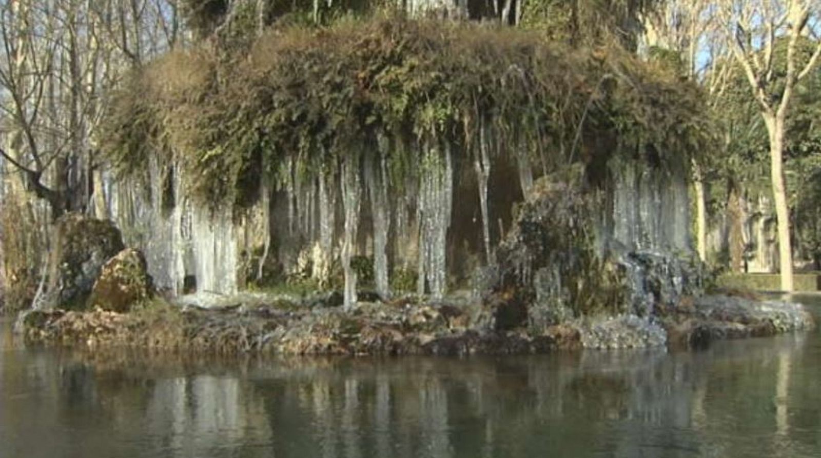 Font gelada a la ciutat de Girona, el matí del 12 de febrer de 2012