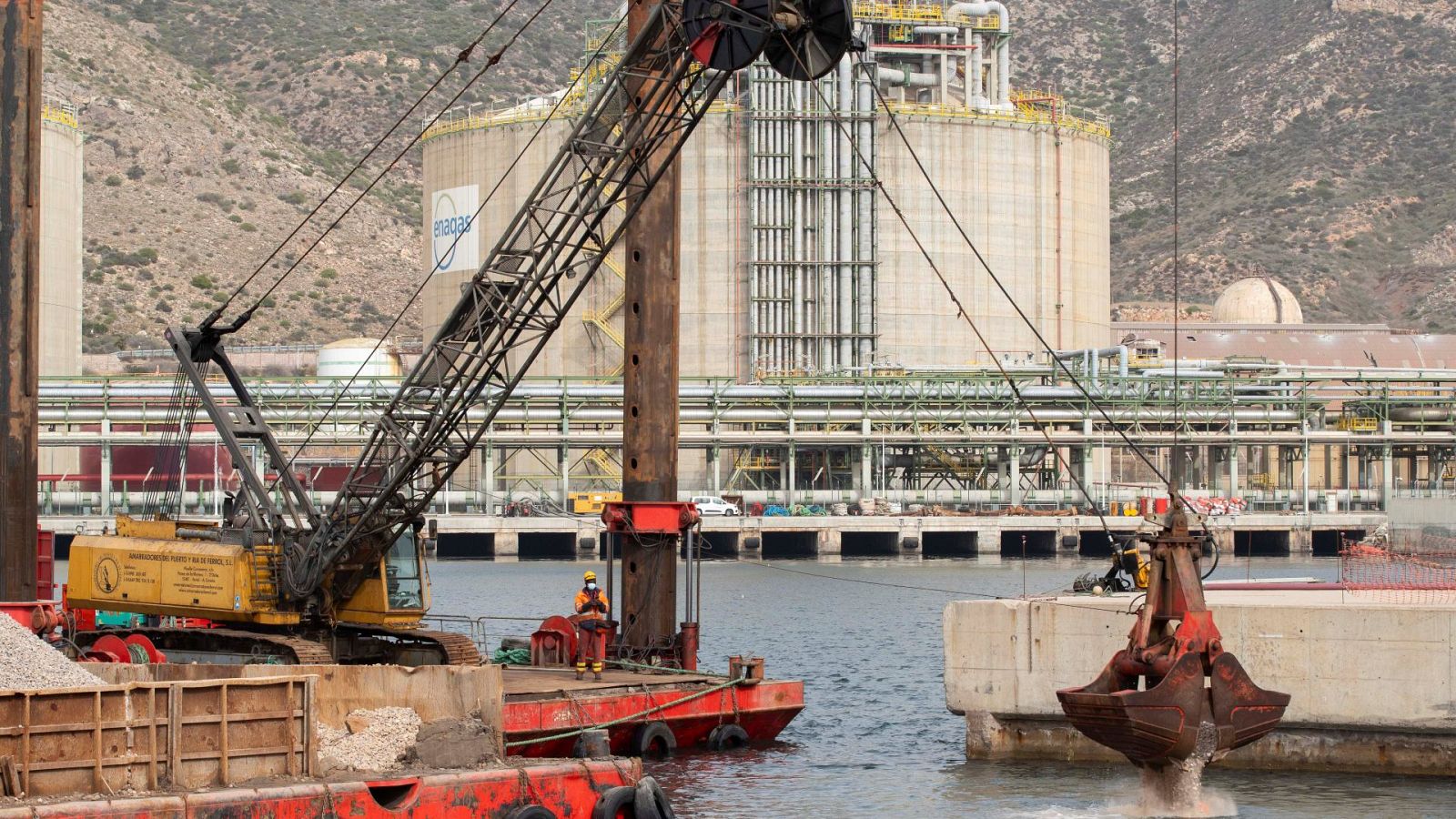 muelle Príncipe Felipe para la carga de gas natural licuado, en el Puerto de Escombreras en Cartagena.