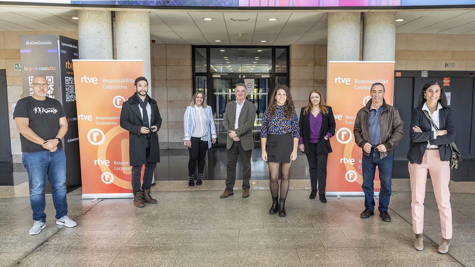 RTVE dona 53 ordenadores a ONG