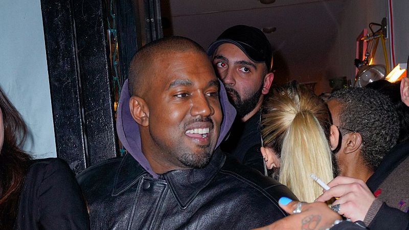 Kanye West amenaza a Billie Eilish: "discúlpate con Travis o no iré al Coachella"