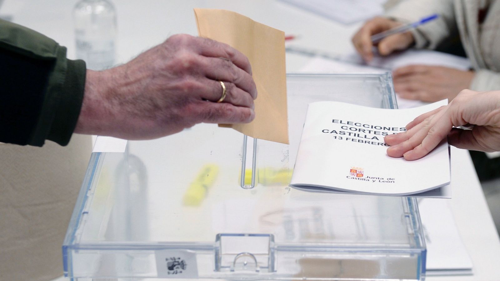 La participación a las 18.00 horas en Castilla y León ha sido del 51,6%